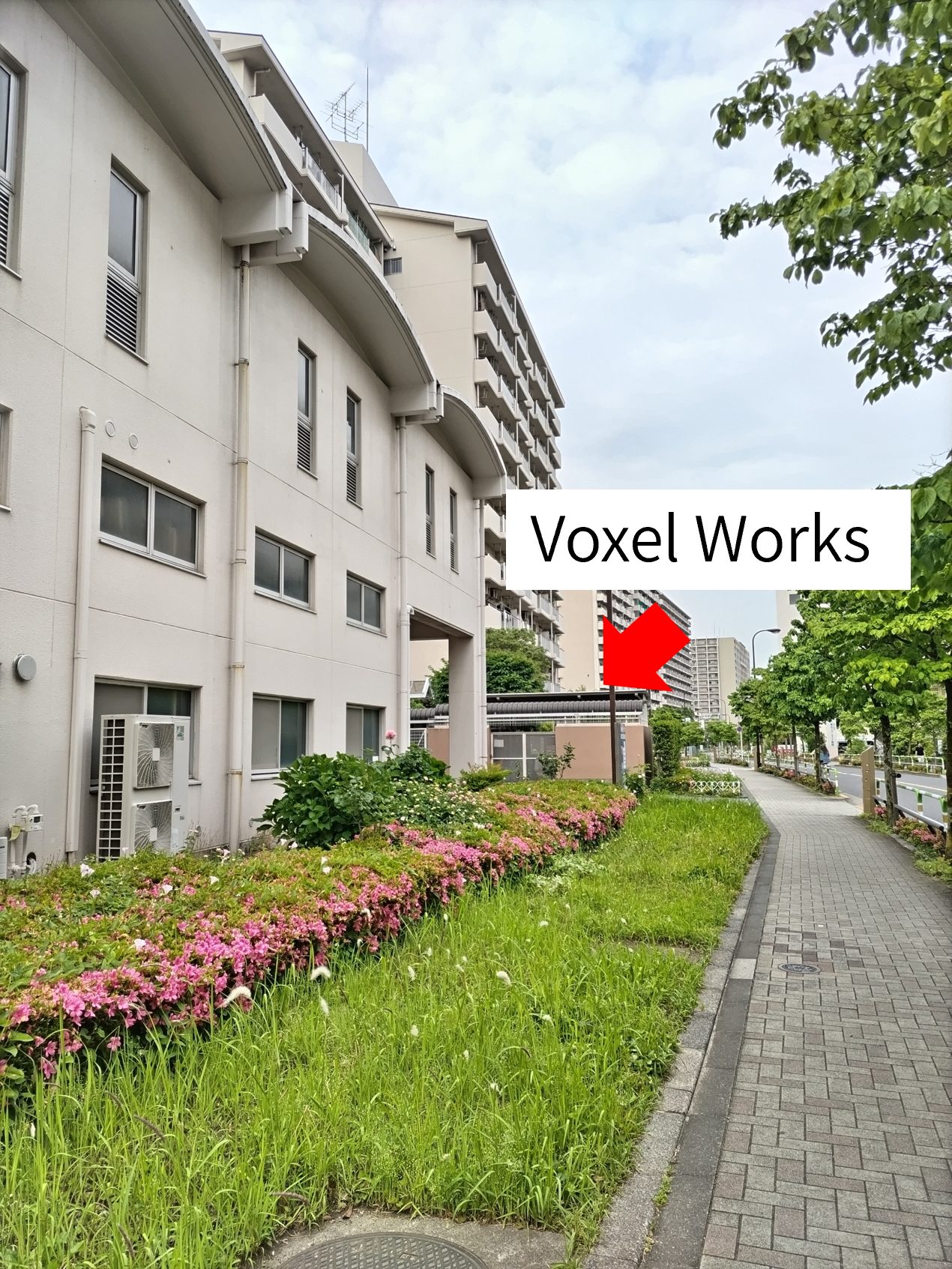 バス停からの入口
